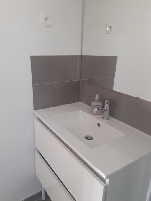 Studio- Terrasse -Place De Parking Prive 마르세유 외부 사진